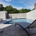 Dorina Villa *